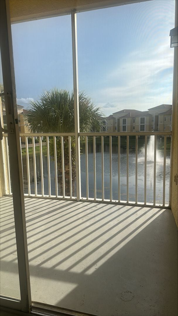 Building Photo - Beautifully Renovated 4 Bed / 2 Bath Condo in Visconti West Condominium- Water View