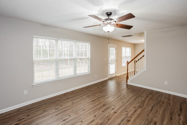 Building Photo - 2112 Highland Park Dr