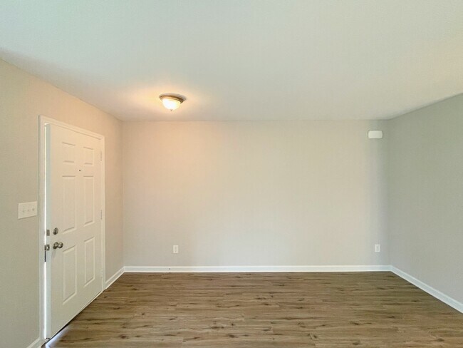 Building Photo - 30003 Westfield Dr
