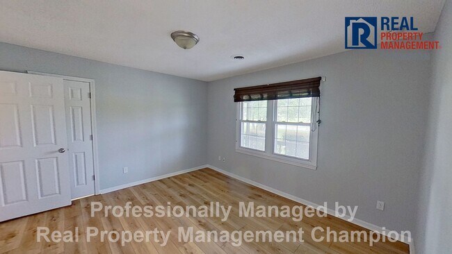 Building Photo - Charming Home Backing up to Arrowhead Park...