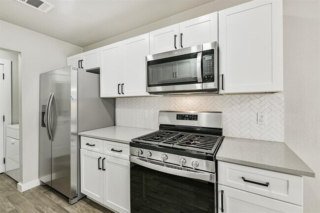 Building Photo - 10615 Prospect Hill Dr
