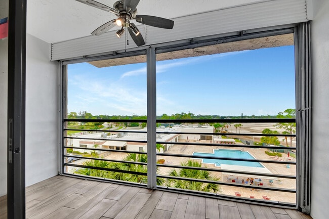 Building Photo - 4640 Lucerne Lakes Blvd W