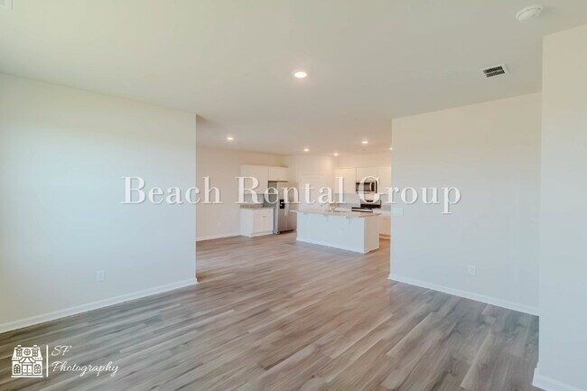 Building Photo - Modern Features, Classic Comfort!