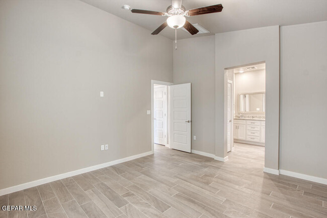 Building Photo - 14929 Tierra Crystal Ave