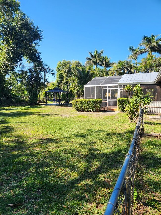 Building Photo - Charming Home With Lanai, Fenced-in Yard, ...