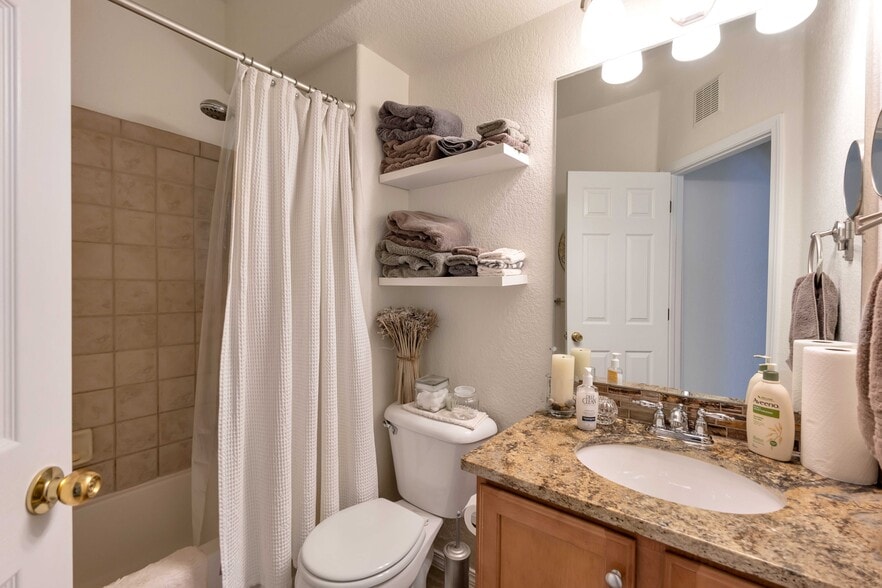 1st Level Full Bathroom - 16372 E Fremont Ave