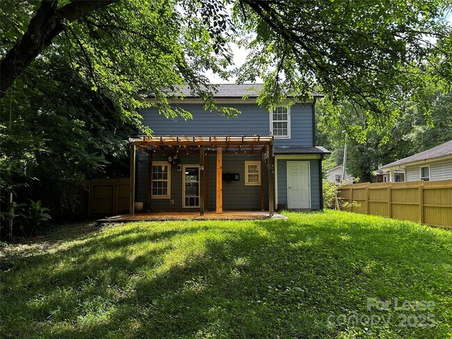 Building Photo - 1733 Parson St