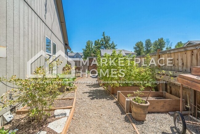 Building Photo - 304 NW 25th Pl