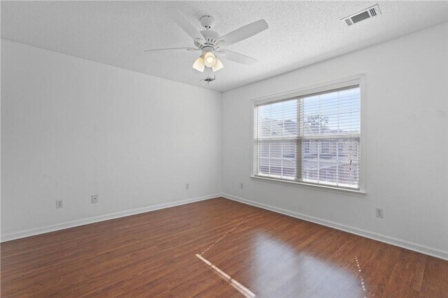 Building Photo - Spacious 3-Bedroom Townhouse in Prime Savannah Location, Move-in Special: FREE RENT for December!!