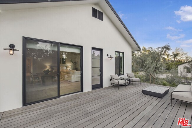 Building Photo - 1754 Lechusa Rd