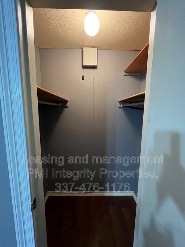 Building Photo - 107 Village Ln