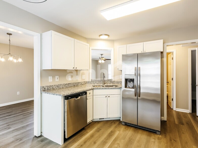 Building Photo - 10 Teakwood Cove