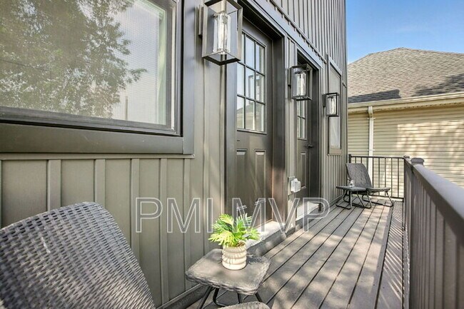 Building Photo - 92 E Innis Ave