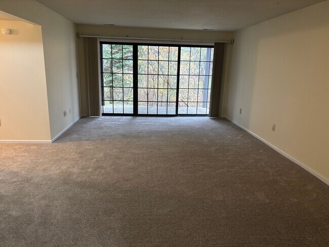 Building Photo - 1399 Suncrest Dr NE