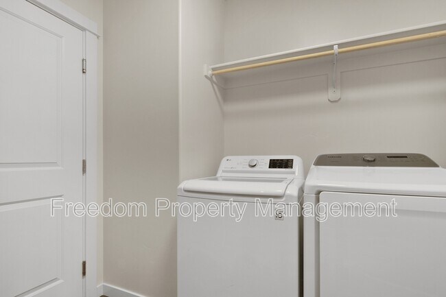 Building Photo - 6218 W los Flores Dr