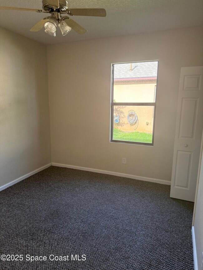 Building Photo - 1234 Bolle Cir