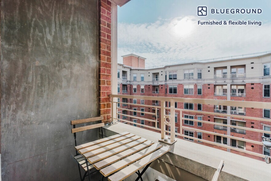 Building Photo - 2400 M St NW