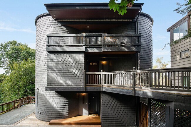 Building Photo - North Capitol Hill One-of-a- Kind Duplex!