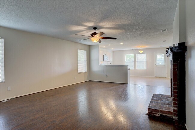 Building Photo - 4608 Cedar Crest Dr