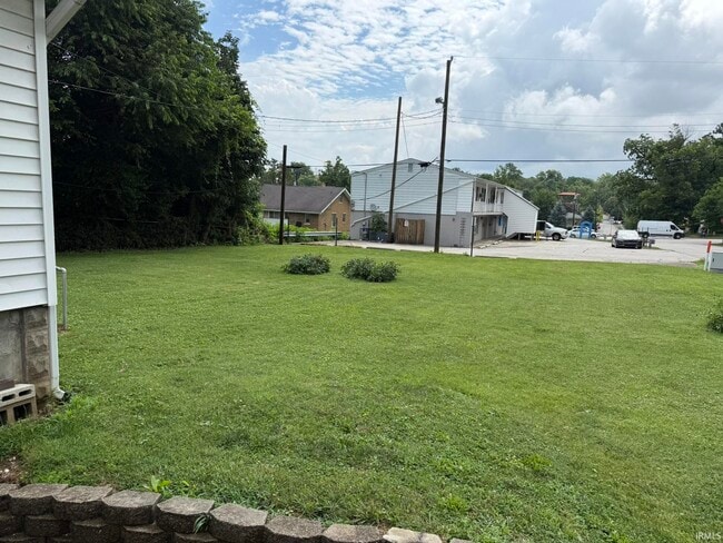 Building Photo - 1102 N Woodburn Ave