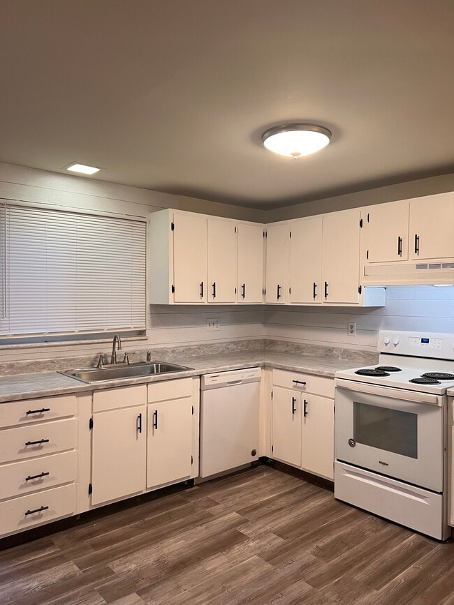 Building Photo - 7616 Mt Hood