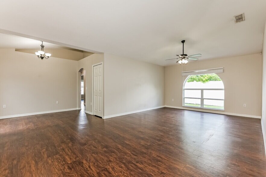 Building Photo - 436 Fish Hawk Dr