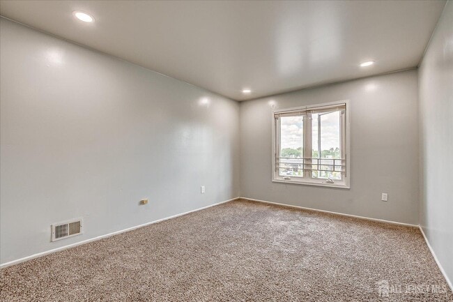 Building Photo - 213 Peach St