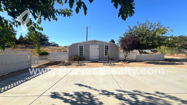 Building Photo - 3 Bed, 2 Bath Hesperia Home!!!