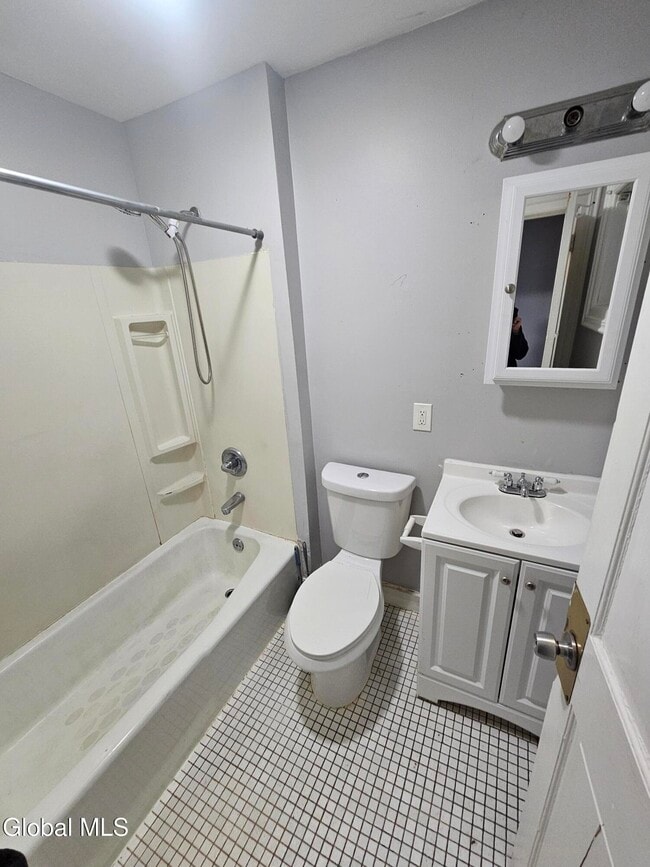 Building Photo - 119 Grand St