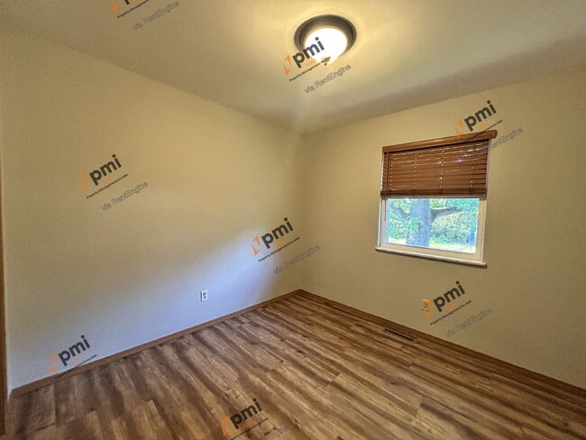 Building Photo - 5531 Mulberry Ave
