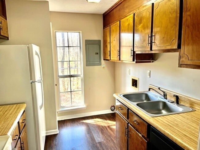 Building Photo - Conifer Ring #6 A&amp;B