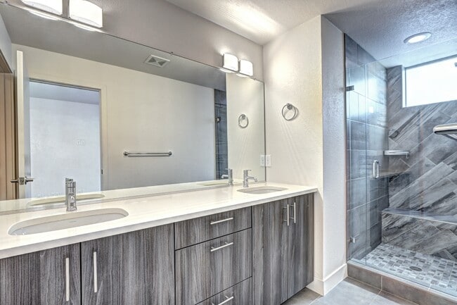 Building Photo - 1623 Julian St