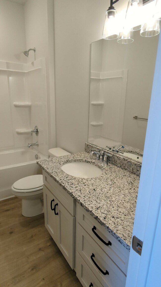 Building Photo - 1561 110