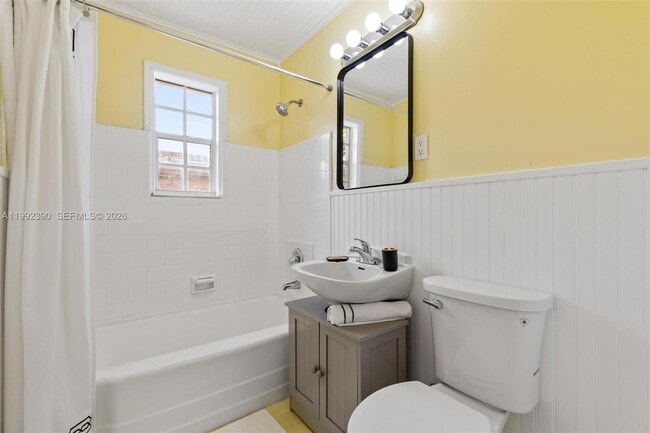 Building Photo - 1443 Hollywood Blvd