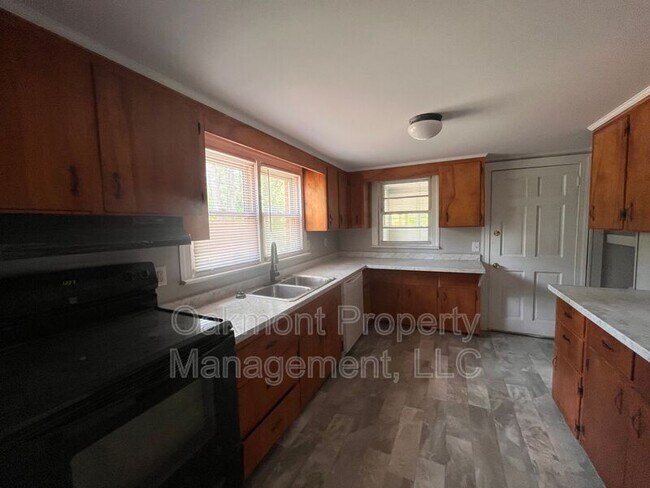 Building Photo - 735 NC-24