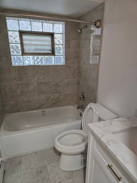 Main Bathroom - 7529 N. Oakley Ave.