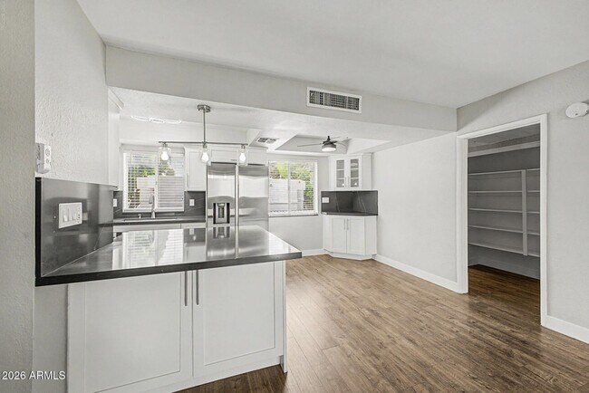 Building Photo - 4554 E Paradise Village Pky N