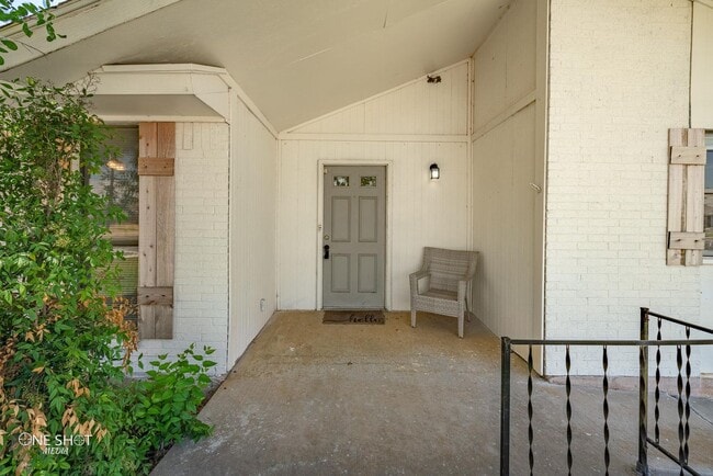 Building Photo - 951 Kenwood Dr