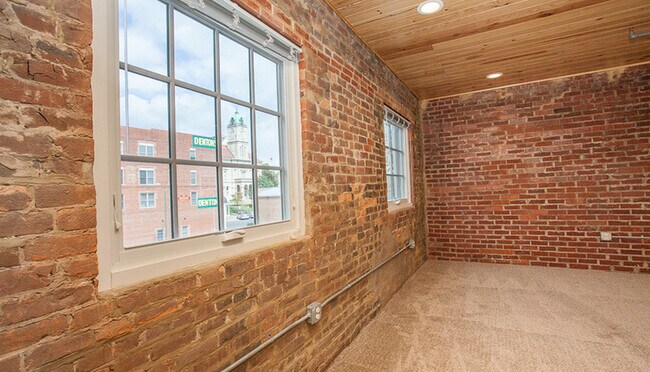 Building Photo - 80 W Water St