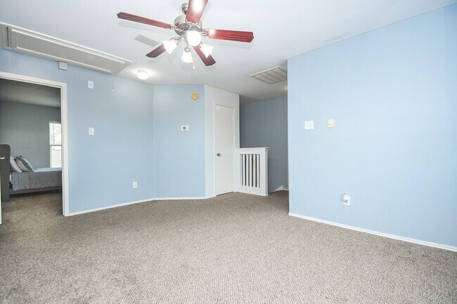 Building Photo - 20506 Lantern Springs Ln