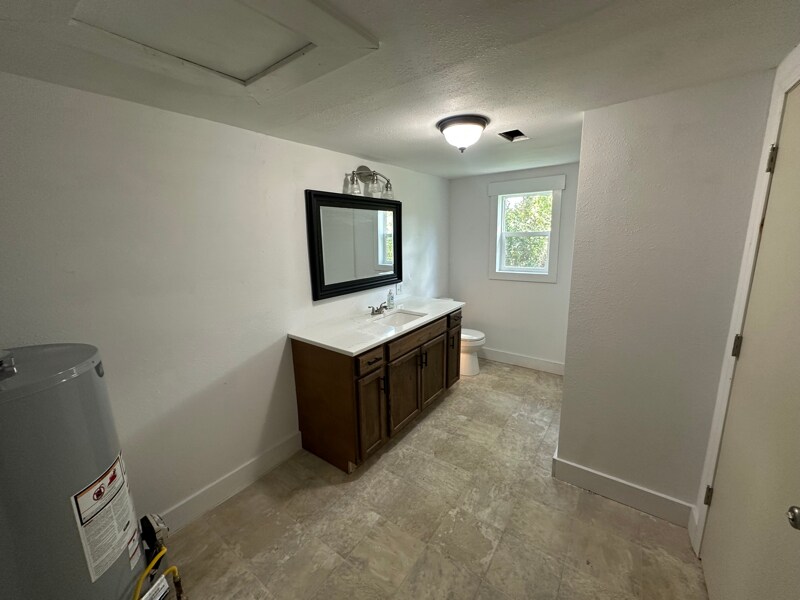 Building Photo - 204 S 11th St