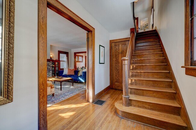 Building Photo - 2681 Summit St