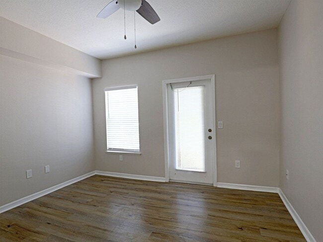 Building Photo - Royal Greens 11480-102