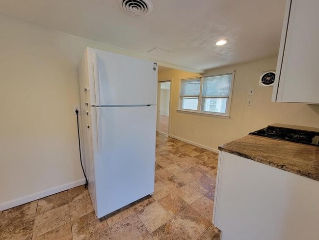 Building Photo - 53 Salem Pl