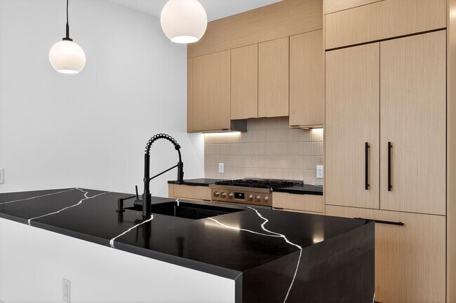 Building Photo - 139 Christopher Columbus Dr