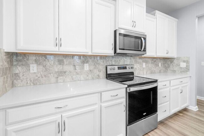 Building Photo - Modern Comfort, Effortless Living & Unbeatable Convenience in Northfield Crossing 3BR/2.5BA, 2 Ca...