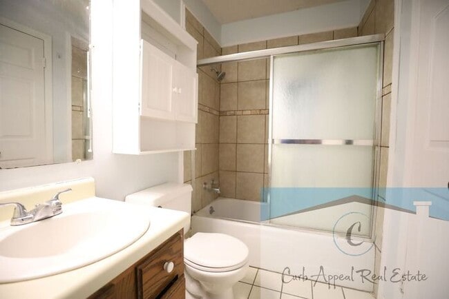 Building Photo - 3-bedroom, 1 bath house!!!