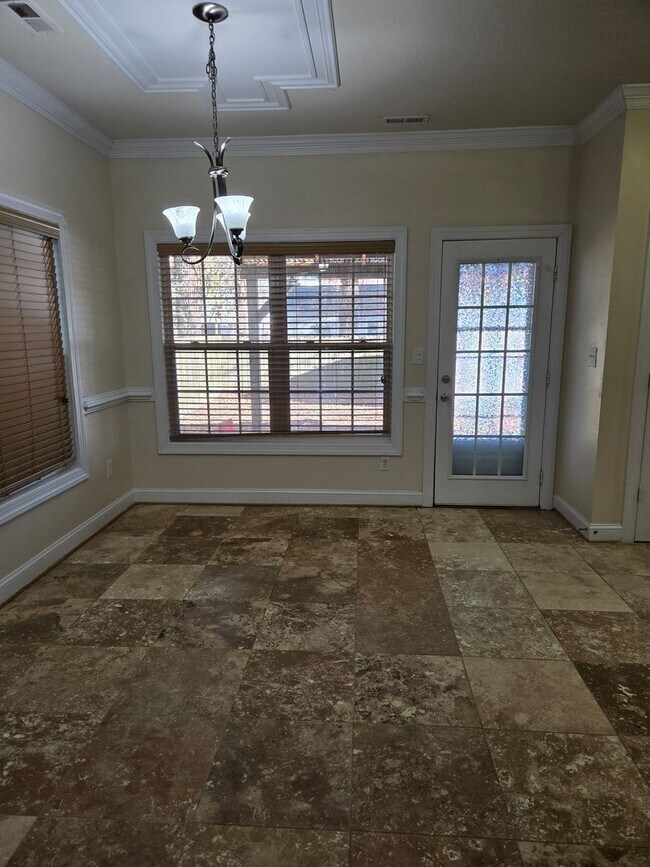 Building Photo - Lovely 3 Bedroom house near Town Center