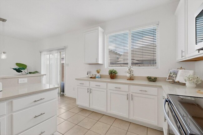 Building Photo - 6212 Topsail Dr