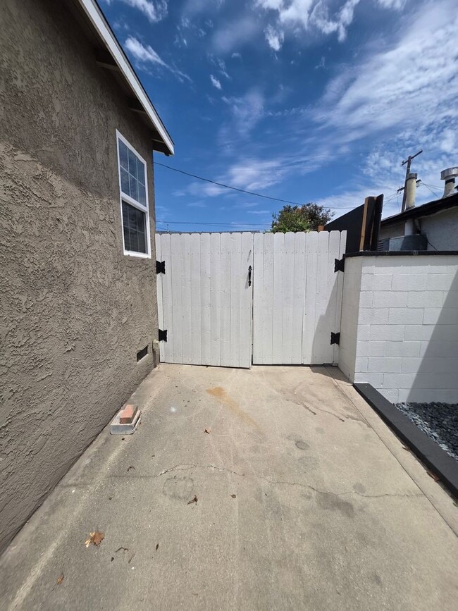 Building Photo - 5015 W 140th St